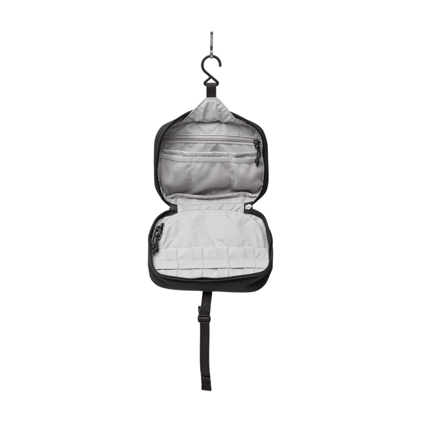farden_necessity_bag_23100160-037_e_model_fjr.png