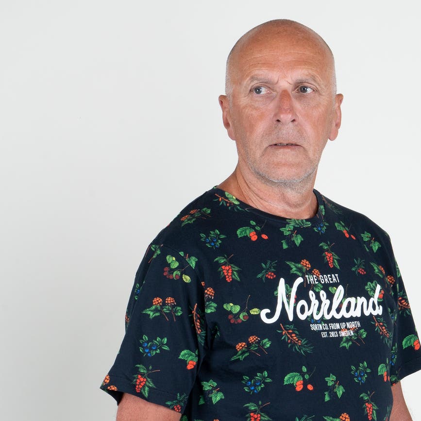 GREATNORRLANDTSHIRT-BERRYBLACK1.jpg