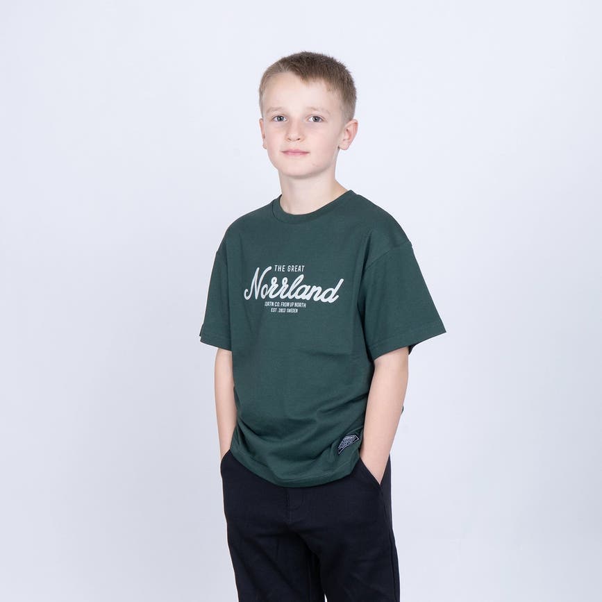 GREATNORRLANDJRTSHIRT-PINEGREEN.webp