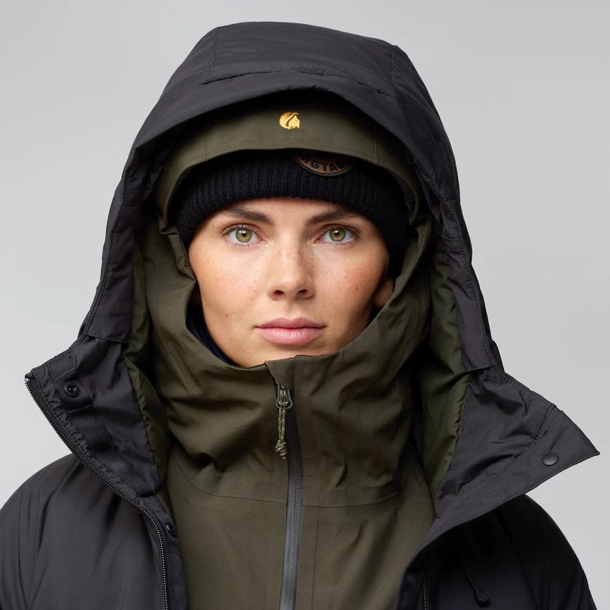 bergtagen_130_insulation_jkt_w_14500159-550-662_g_model_1525.jpg