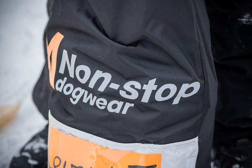 musher_depot_bag_setting_1.jpg