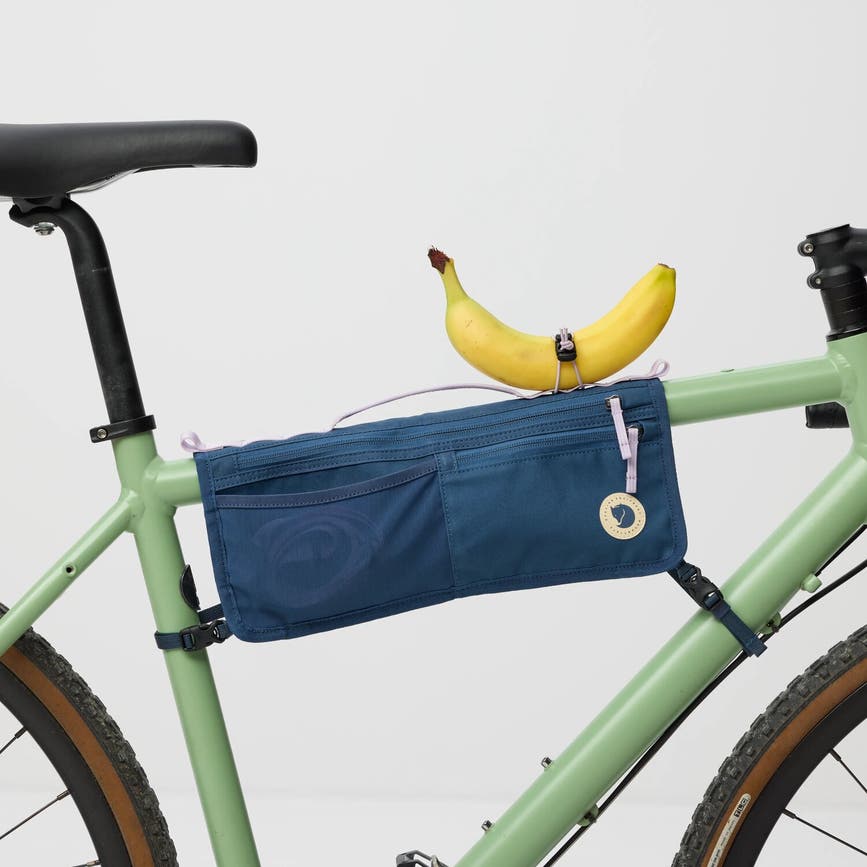 hoja_bike_frame_fold_bag_23200350-540_h_model_1624.jpg