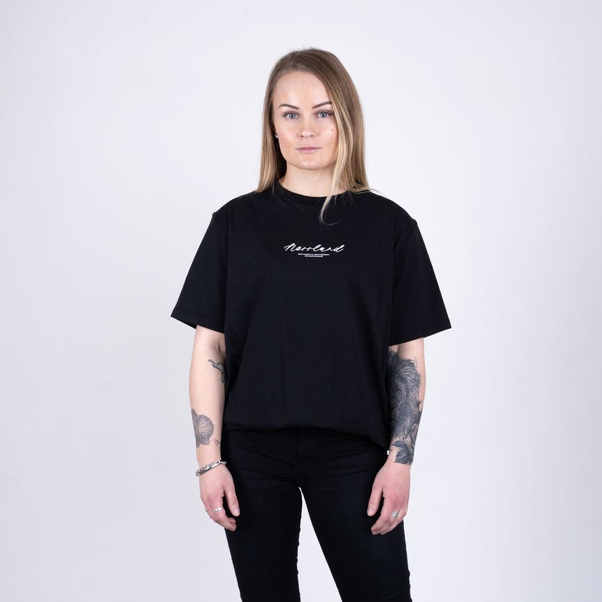 SIGNATURETSHIRT-BLACK1_a8d61cfa-9ee8-4321-a99b-1cf87b138000.webp
