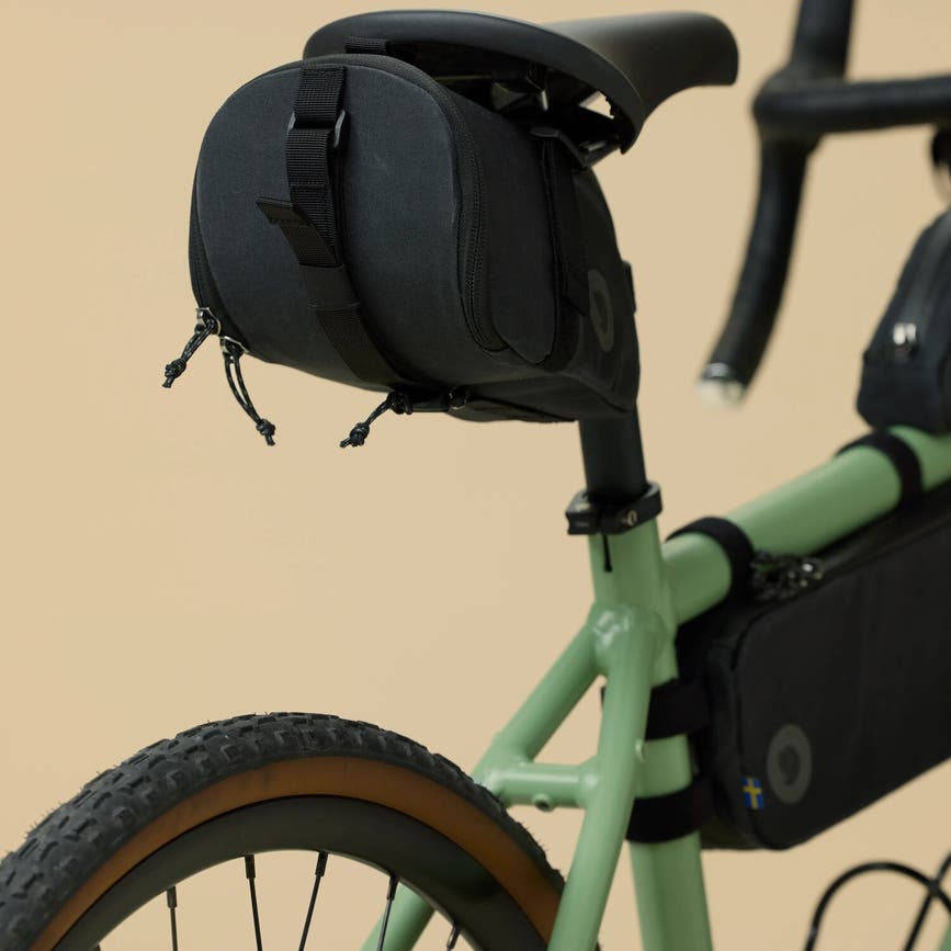 hoja_seatbag_23200267-550_g_model_1392.jpg