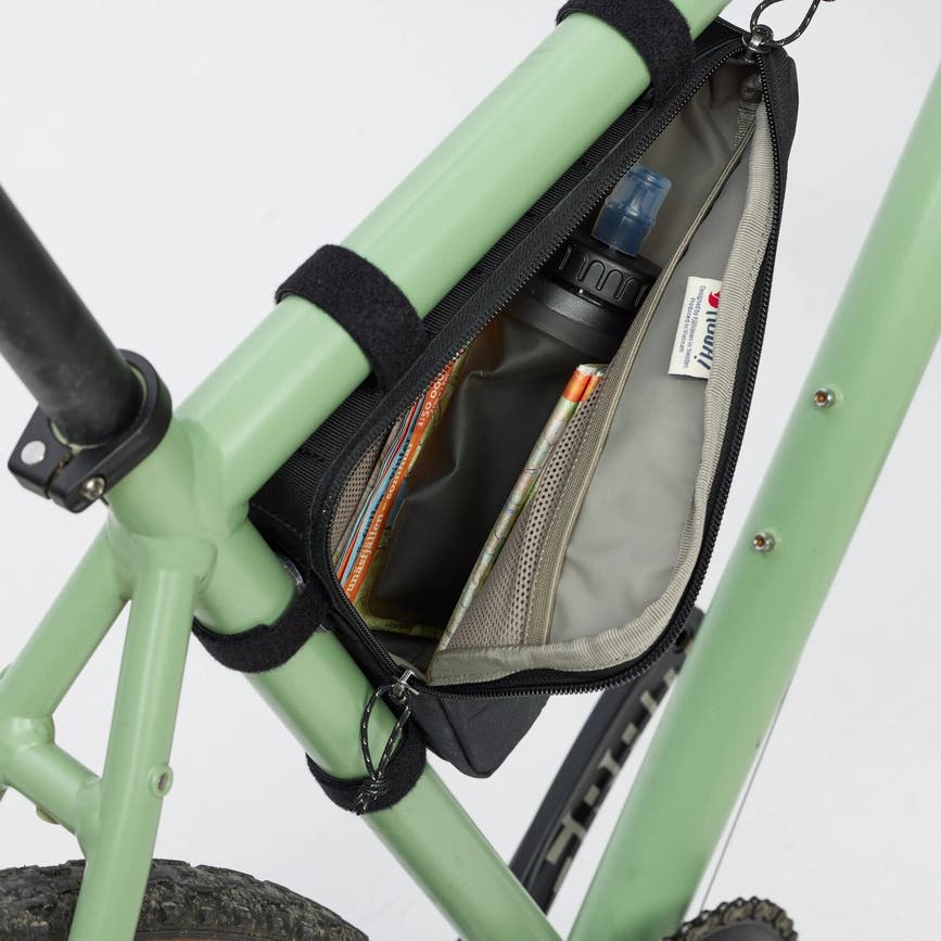 hoja_triangle_frame_bag_23200349-550_f_model_2200.jpg