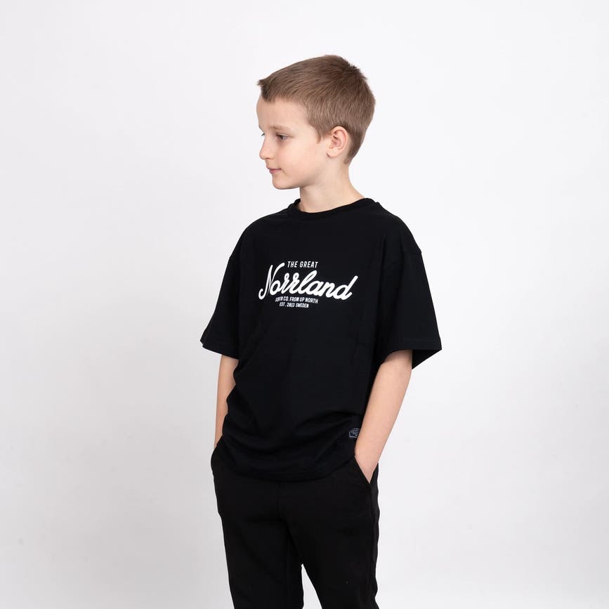 GREATNORRLANDJUNIORTSHIRT-BLACK.webp