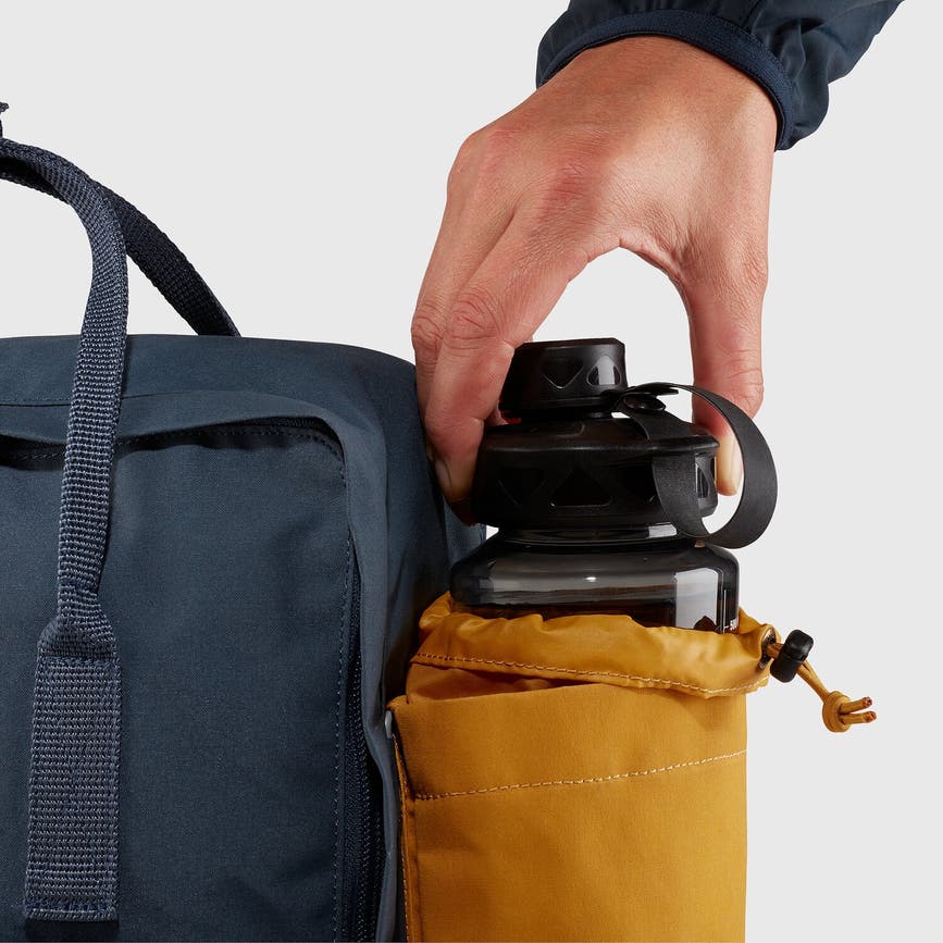 kanken_bottle_pocket_23793-160_h_detail_fjr.jpg