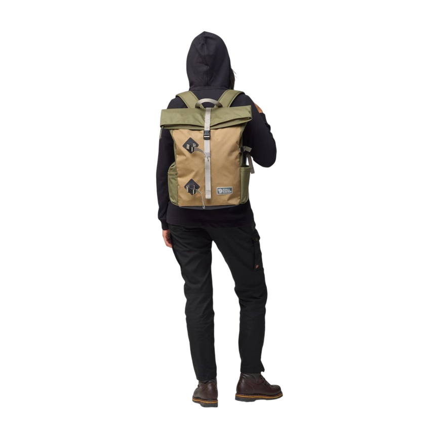 vardag_foldsack_25_23200332-620-221_o_model_0652.png