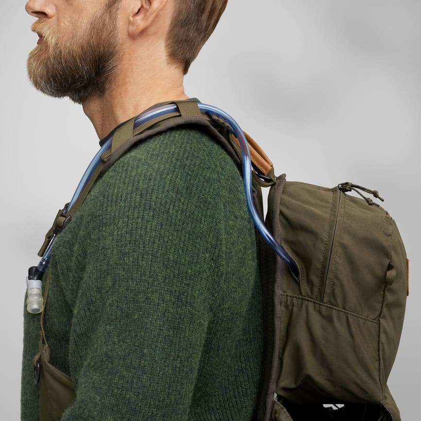 lappland_vest_pack_23200279-633_j_model_fjr.jpg
