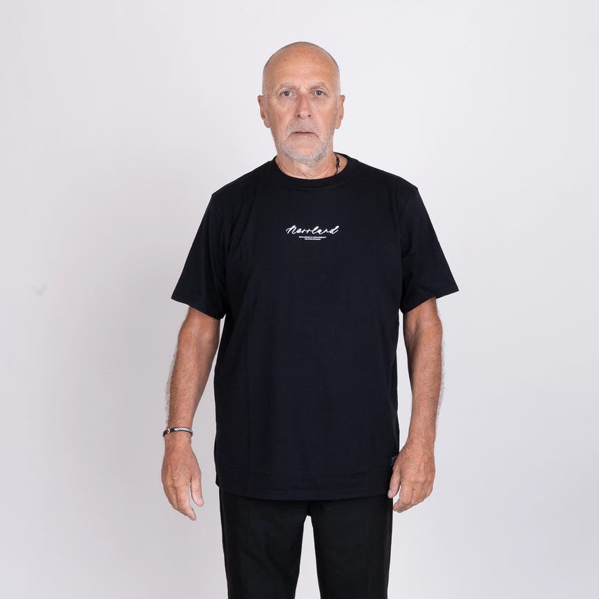 SIGNATURETSHIRT-BLACK_2ab2d978-f111-4183-b105-a5d4d6f4738e.webp
