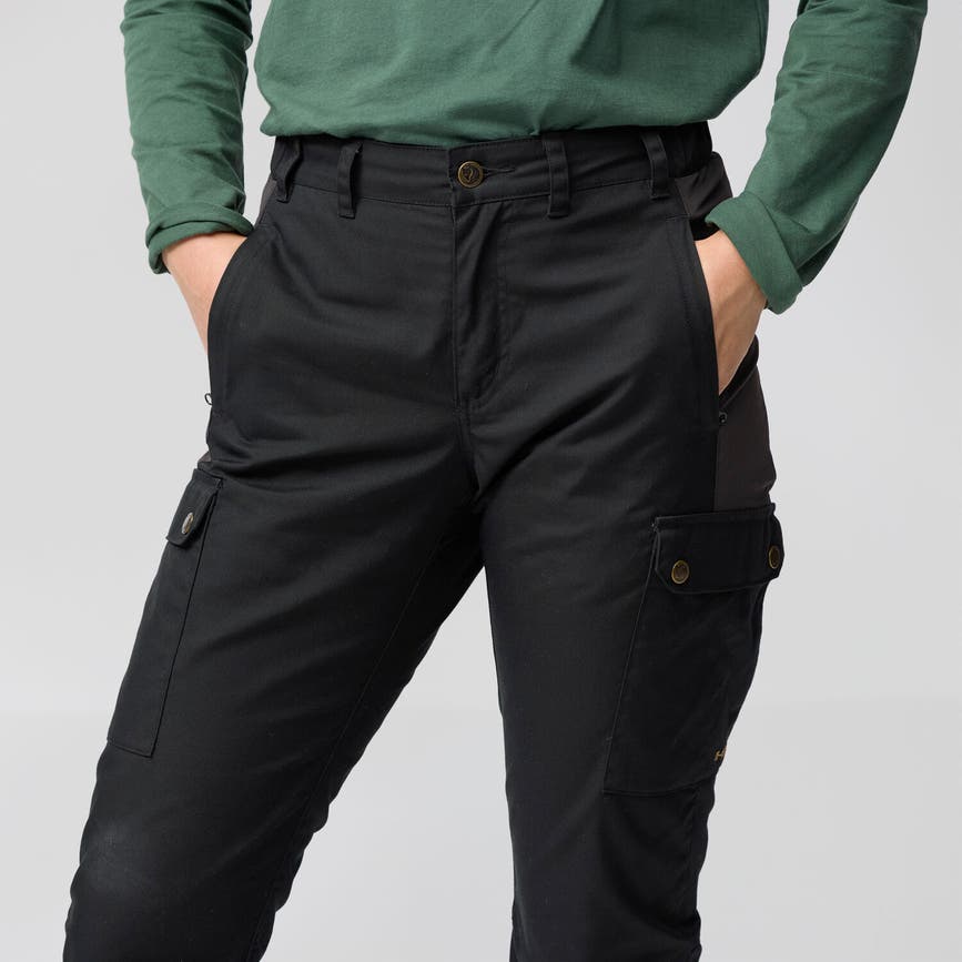stina_trousers_w_84775-550_i_model_fjr.jpg