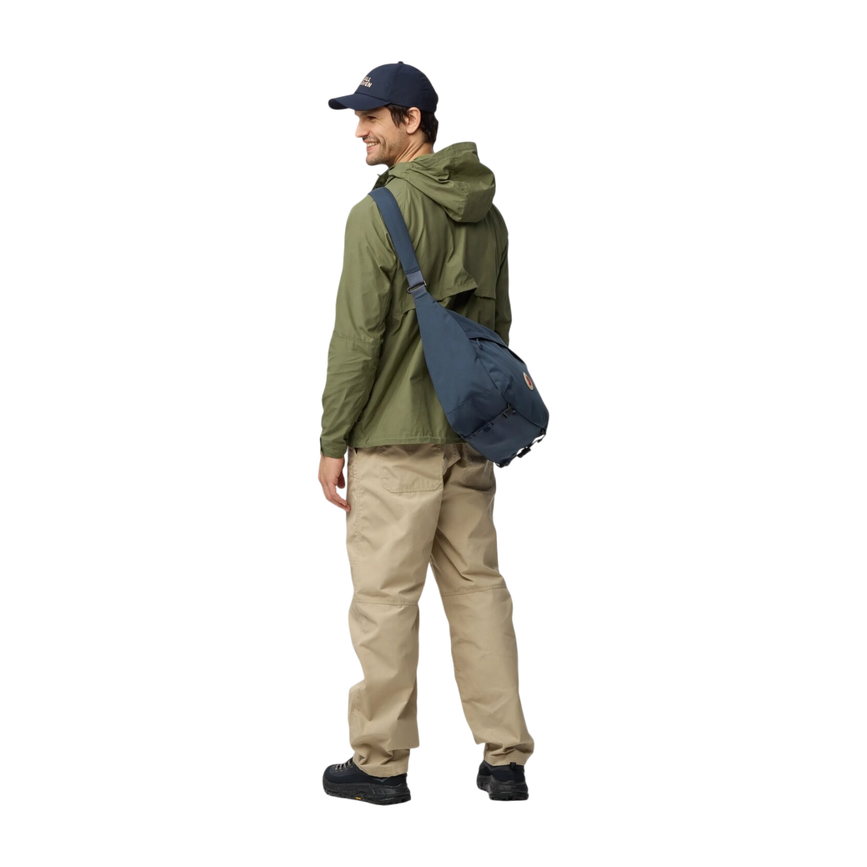farden_crossbody_23200340-560_m_model_1646.png