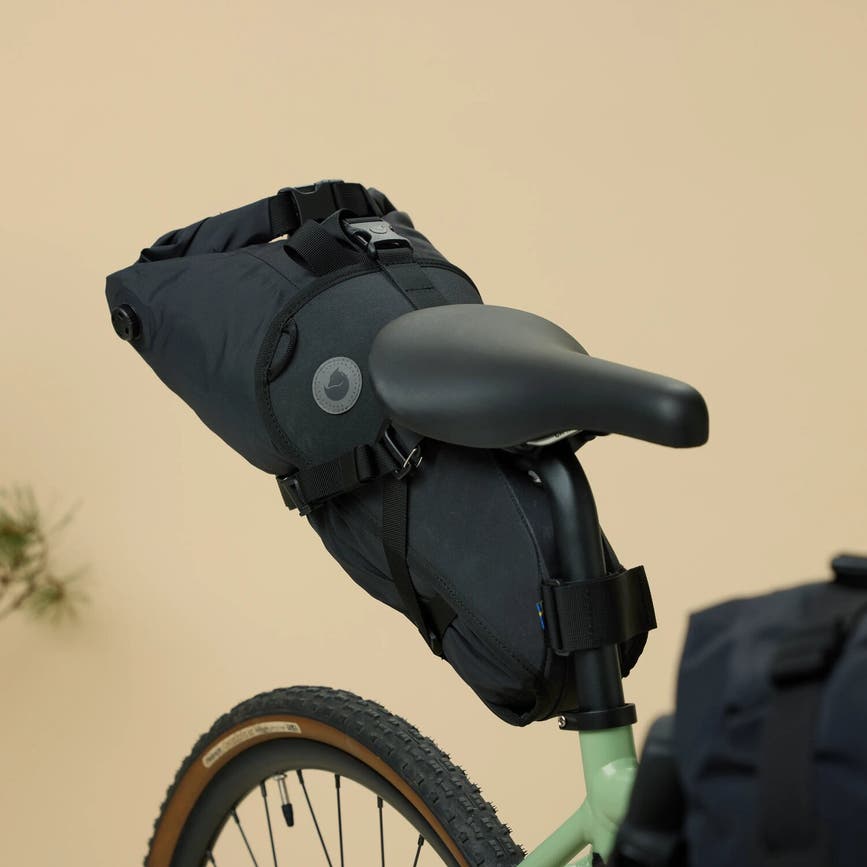 hoja_seat_drybag_10l_23200316-550_f_model_1206.jpg