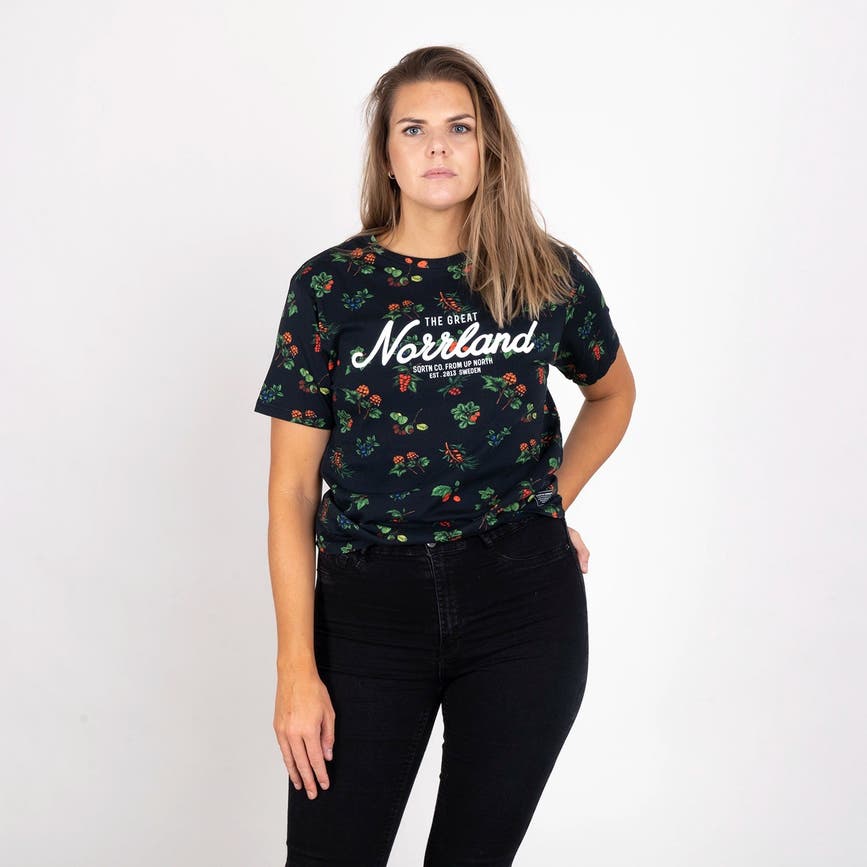 GREATNORRLANDTSHIRT-BERRYBLACK2.webp