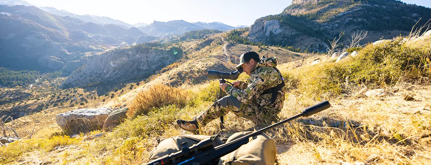 container_max_cropped-public-content-images-2024-01-burris_signature_hd_spotting_scope_man_glassing_hillside_.webp.png