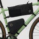 hoja_triangle_frame_bag_23200349-550_j_model_1669.jpg