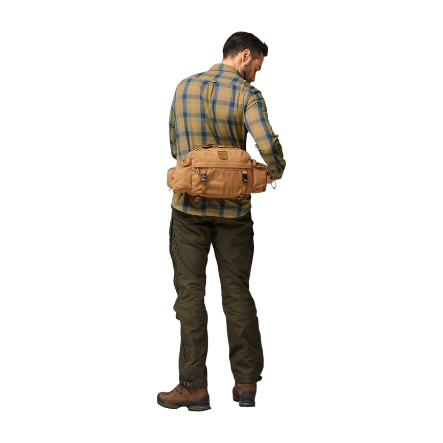 singi_hip_pack_10_23200246-228_c_model_fjr.png