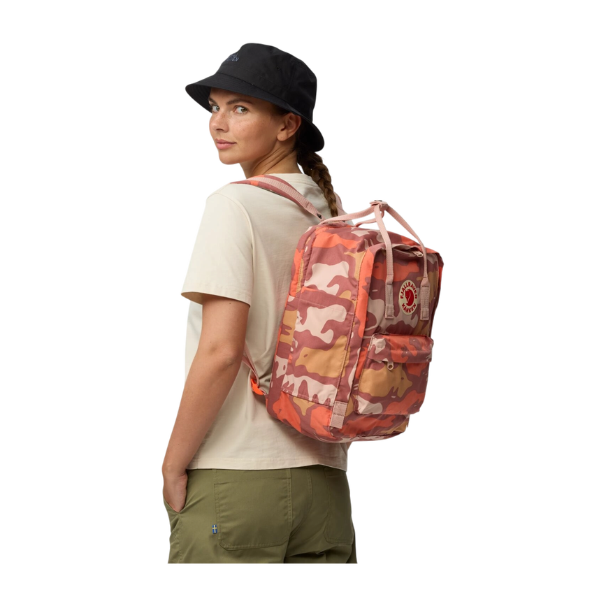 kanken_graphics_laptop_15_23200359-302-986_c_model_2154.png