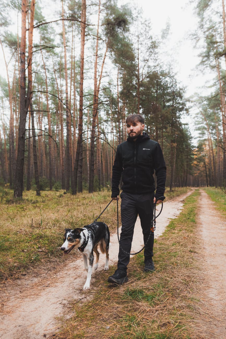 rockadjustableleash_black_1636_06_lifestyle.jpg