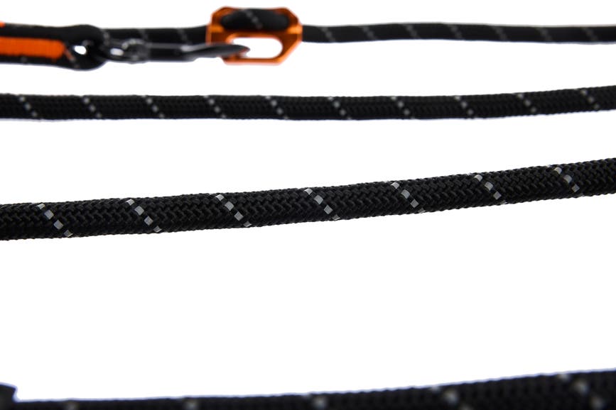 rockadjustableleash_black_1636_03.jpg