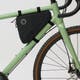 hoja_triangle_frame_bag_23200349-550_h_model_1664.jpg