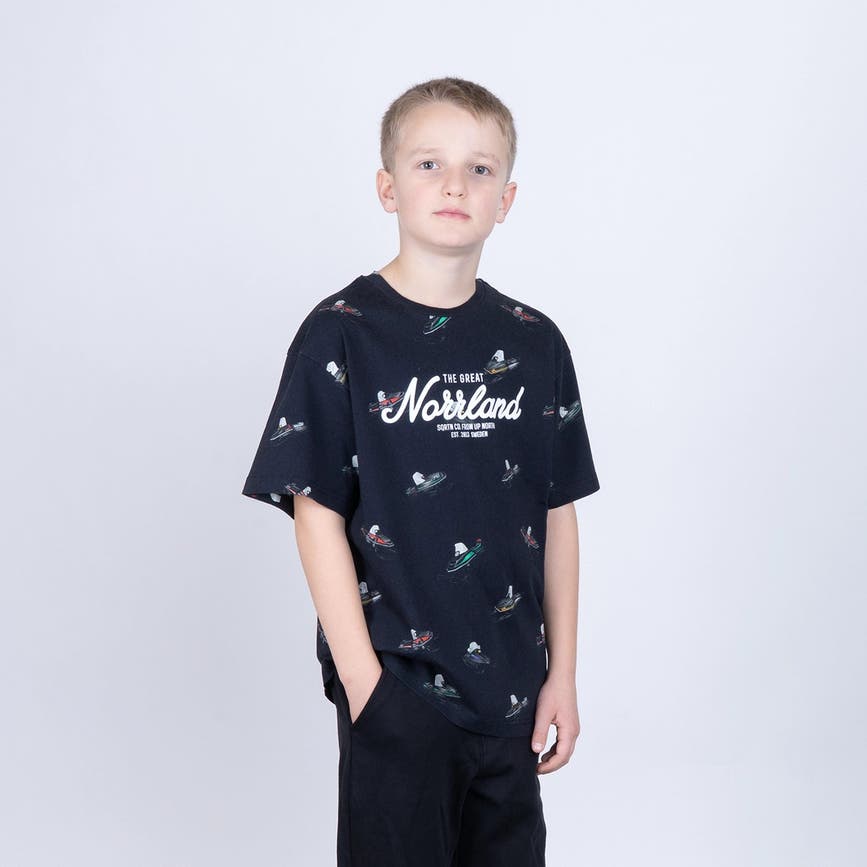 GREATNORRLANDJRTSHIRT-SKOTERBLACK.webp