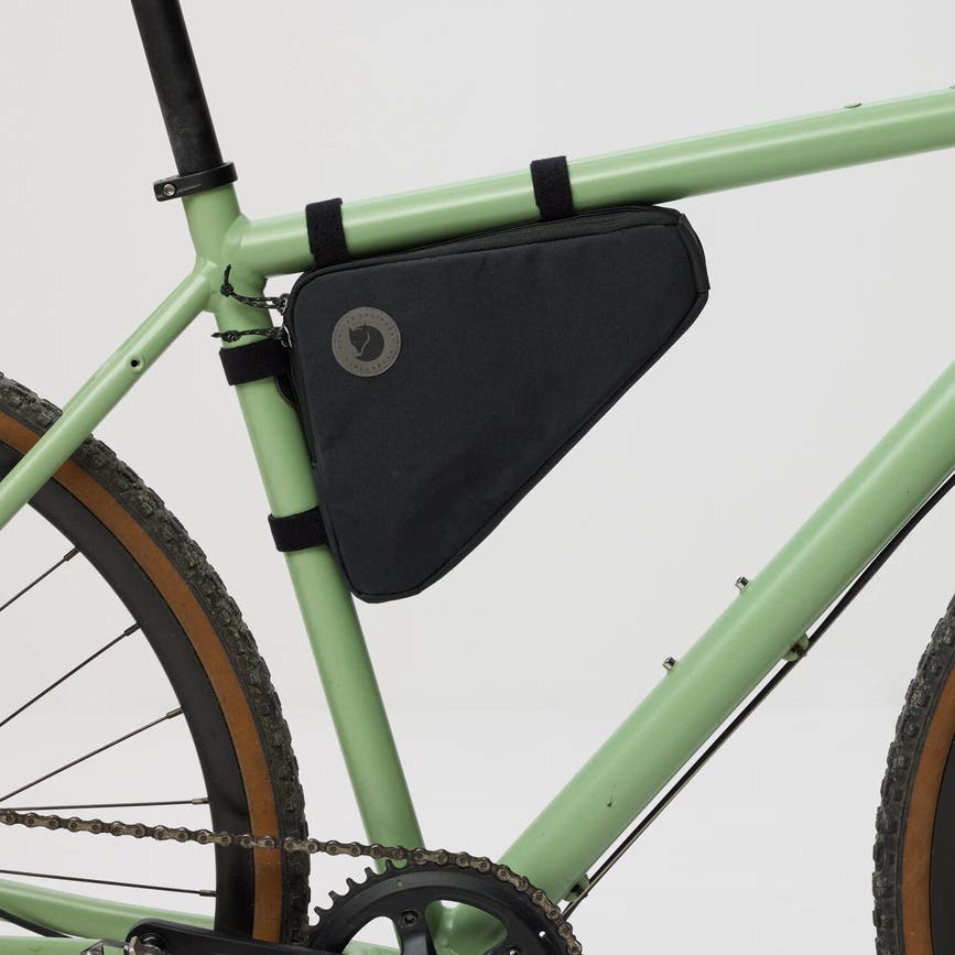 hoja_triangle_frame_bag_23200349-550_g_model_1663.jpg
