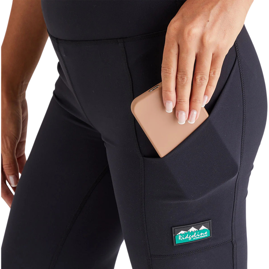w_infinity_straight_leg_leggings_black_pocket_detail-1200px.png