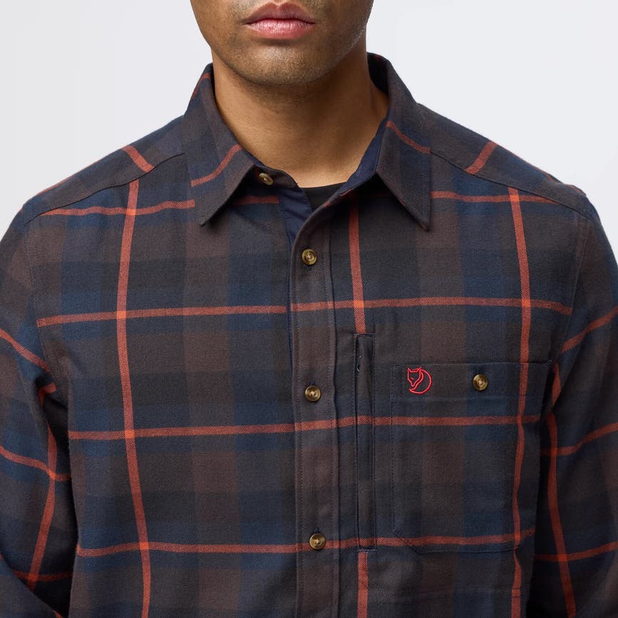 fjallglim_regular_shirt_m_12600356-294-215_g_model_3087.jpg