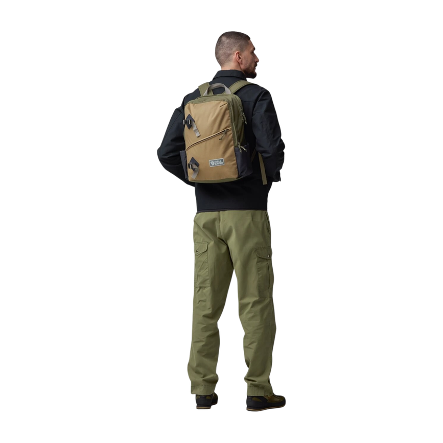 vardag_backpack_17_23200300-620-221_c_model_1475.png