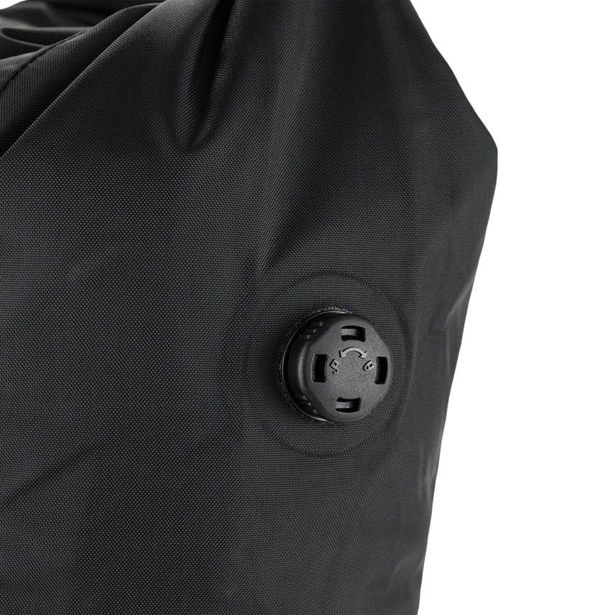hoja_seat_drybag_16l_23200317-550_g_detail_fjr.jpg