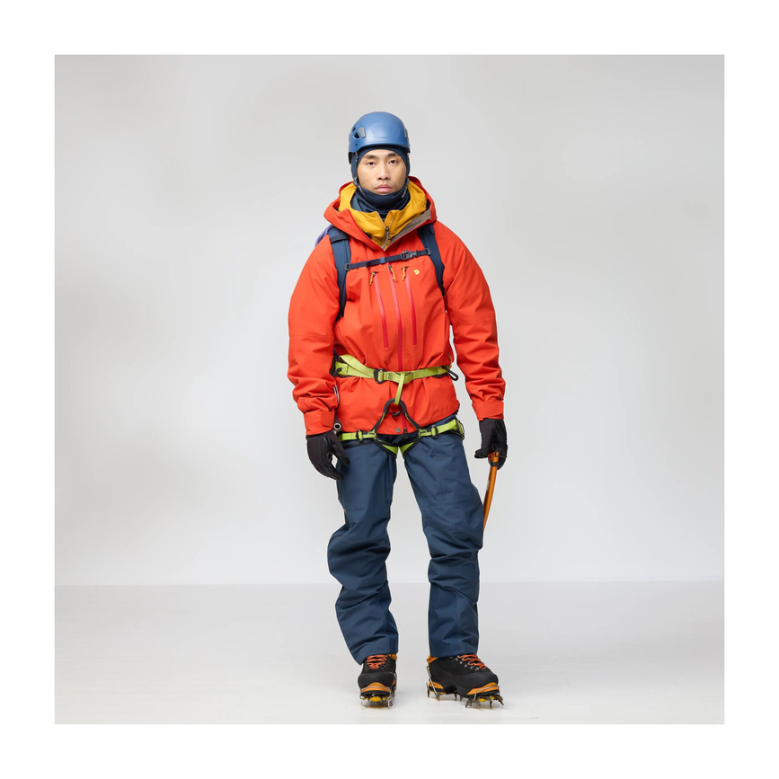 bergtagen_gtx_pro_jacket_m_12500156-214_c_model_0697.png
