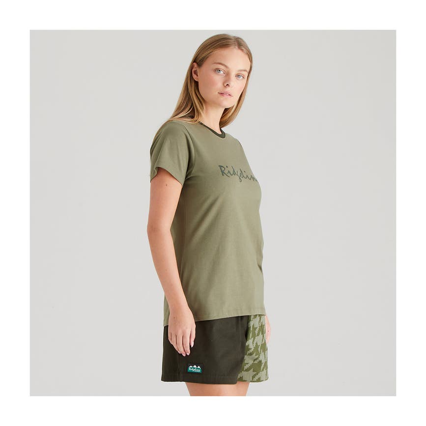 w_signature_tee_khaki_green_sc-1200px.png