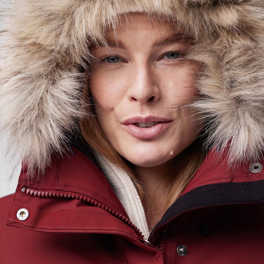 nuuk_lite_parka_w_87161-347_e_model_fjr.jpg