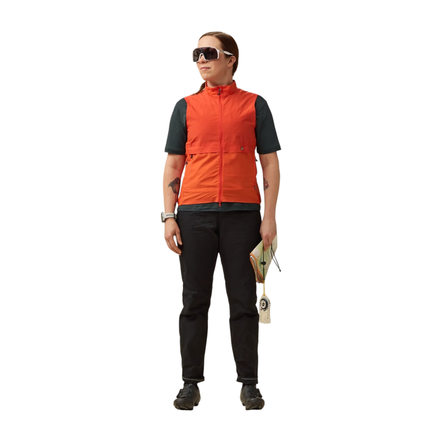 hoja_adventure_vest_w_14500154-214_c_model_1468.png