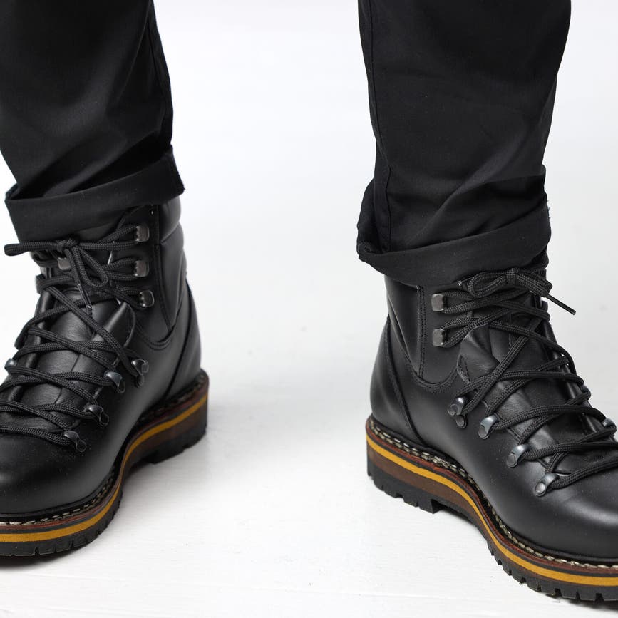 stina_trousers_w_84775-550_m_model_fjr.jpg