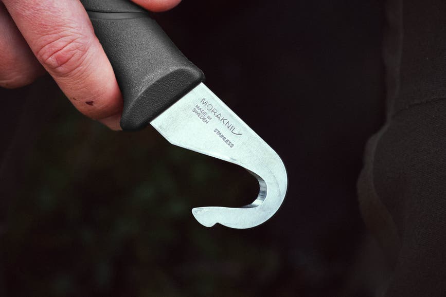 morakniv_hunting_gut hook knife_black_2.jpg