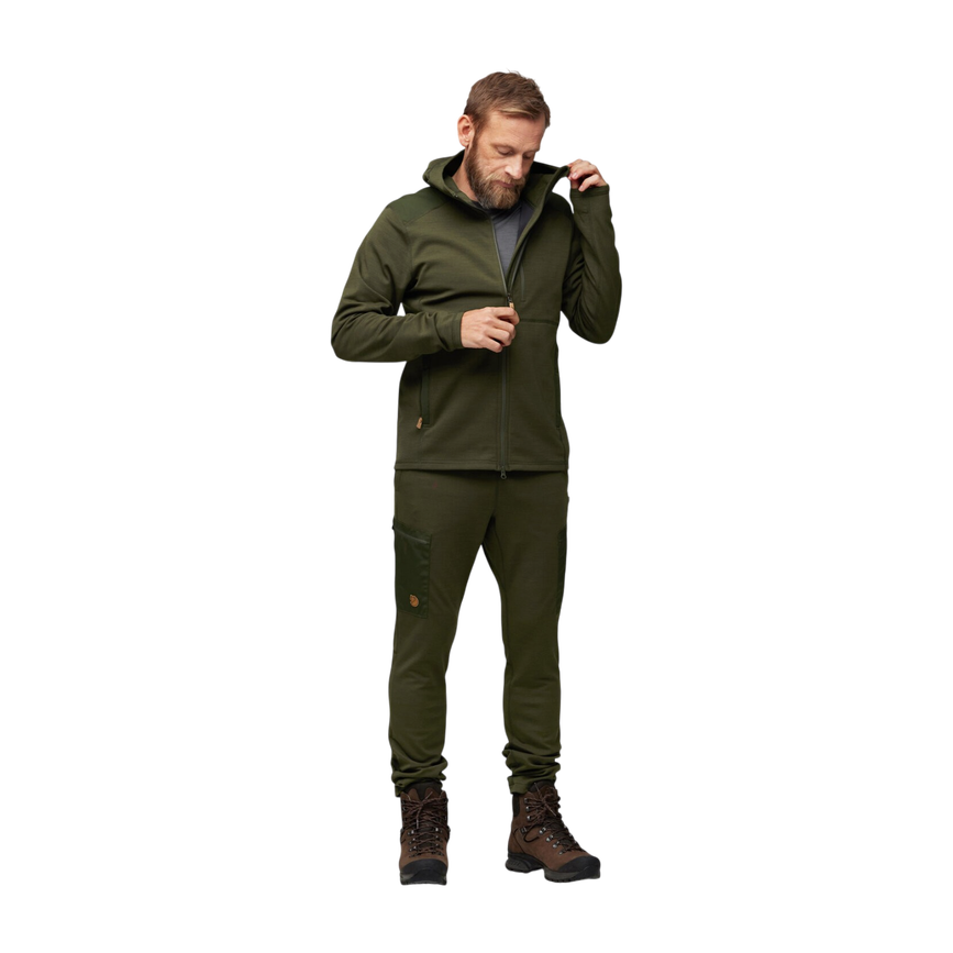 keb_fleece_hoodie_m_81479-662_e_model_fjr.png