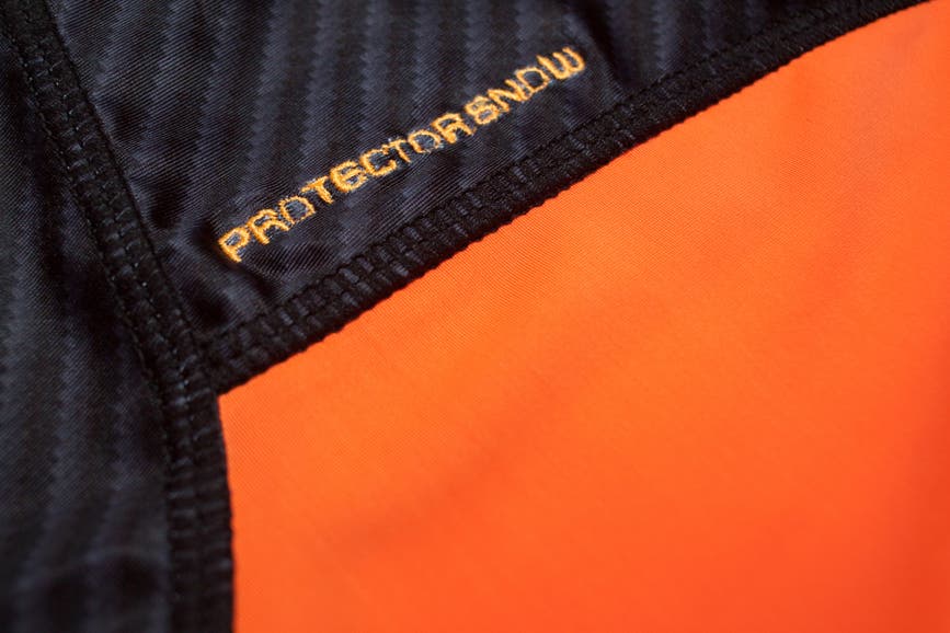 protectorsnow_blackorange_2500-2510_03.jpg