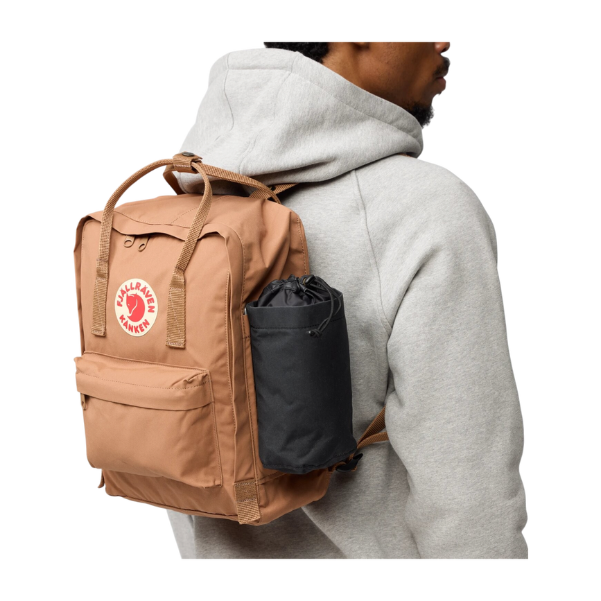 kanken_bottle_pocket_23793-550_c_model_0640.png
