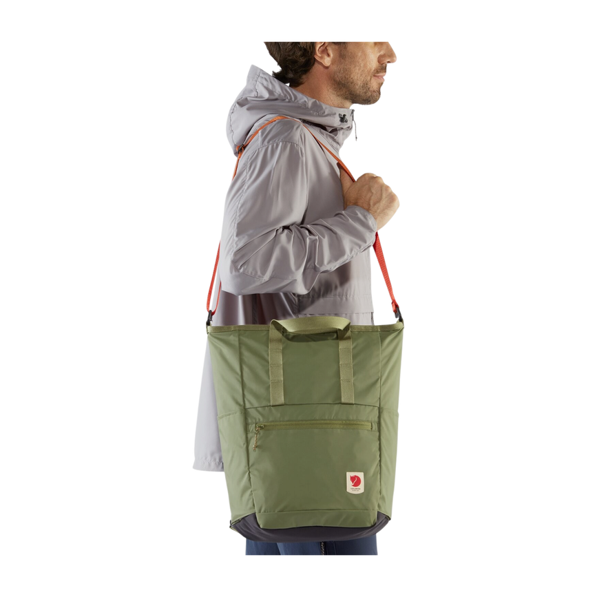 high_coast_totepack_23225-620_c_model_fjr.png