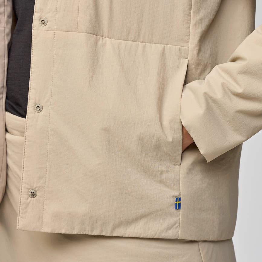 hc_insulated_jacket_w_14500179-118_g_model_2406.jpg