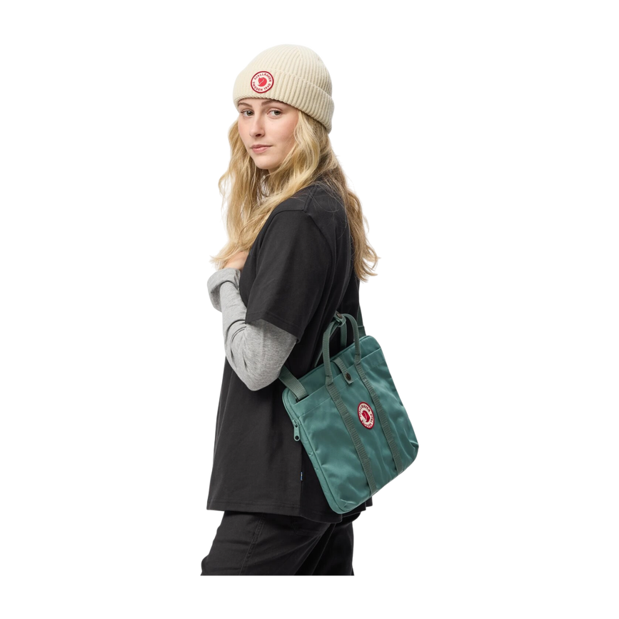 1960_laptop_bag_23200416-664_e_model_2387.png