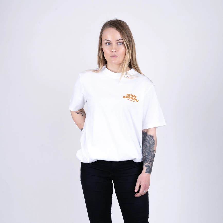 NISSESTSHIRT-WHITE3.webp
