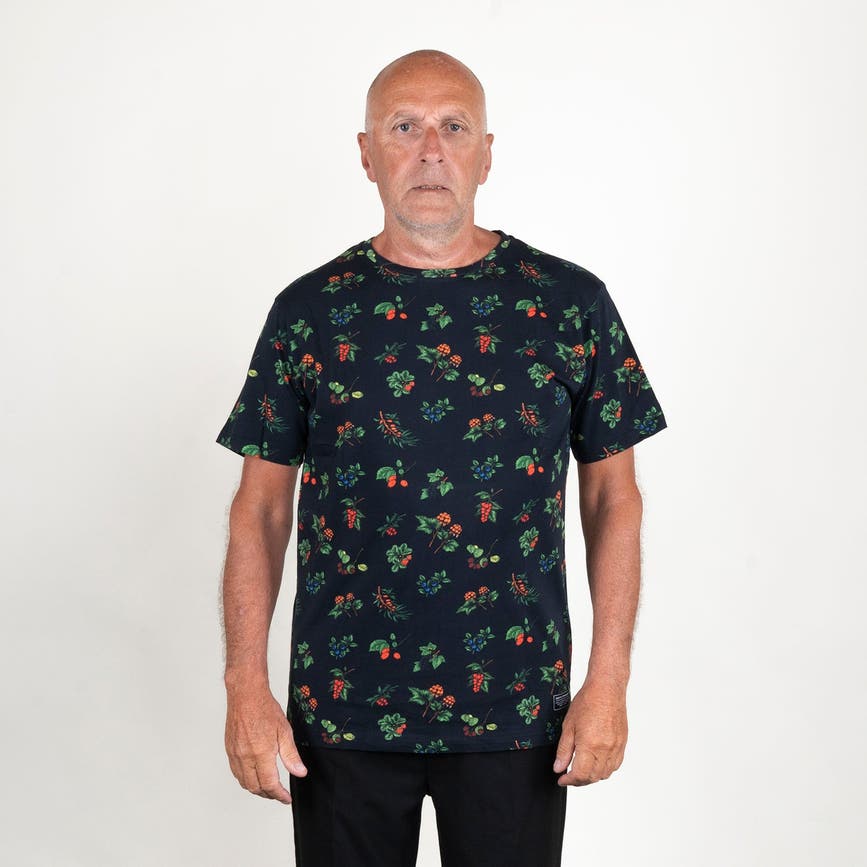 BERRYTSHIRT-BLACK.jpg