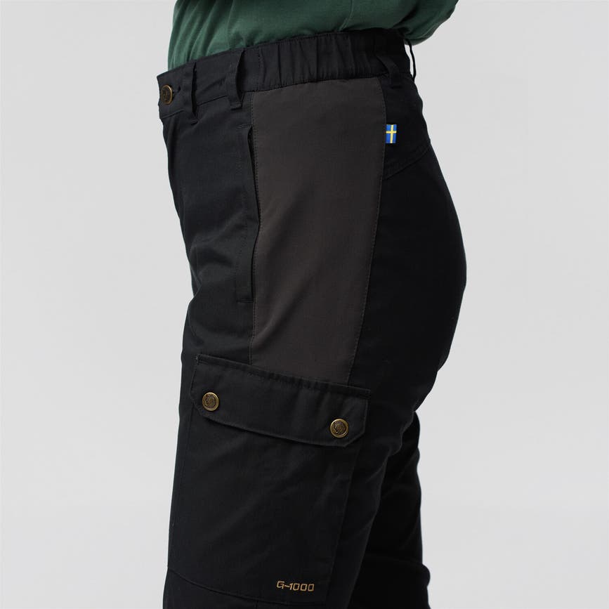 stina_trousers_w_84775-550_k_model_fjr.jpg