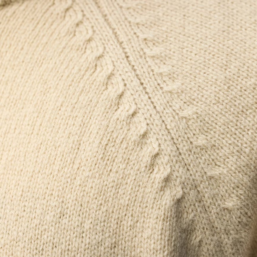 fjallraven_logo_knit_sweater_m_12600351-191_i_model_1968.jpg