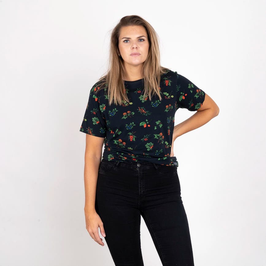 BERRYTSHIRT-BLACK1.webp