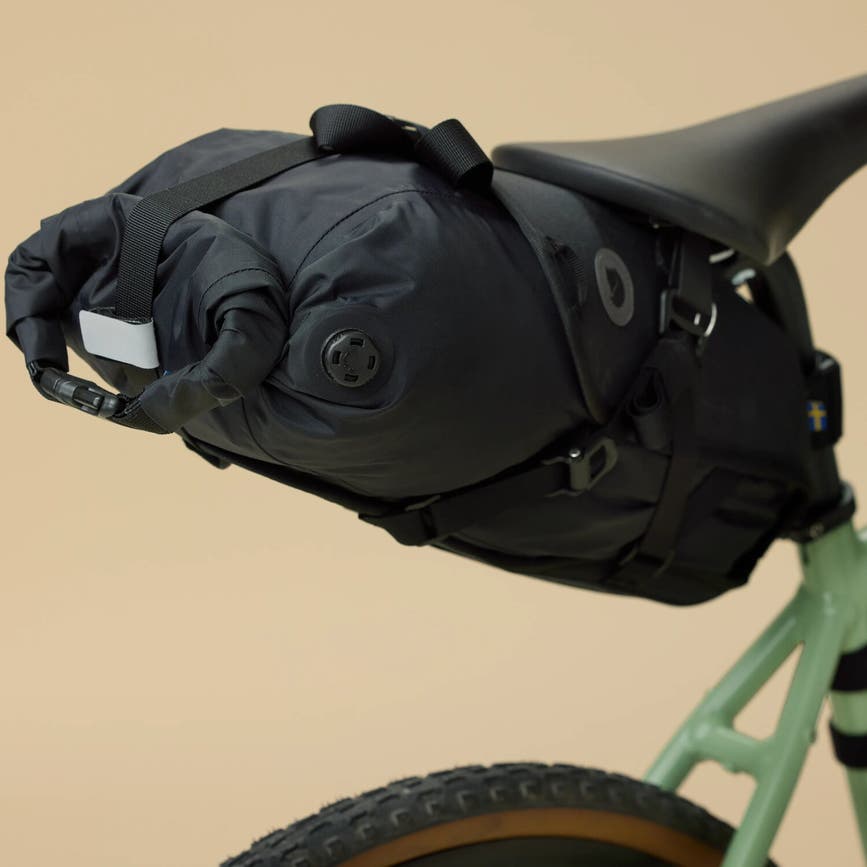 hoja_seat_drybag_10l_23200316-550_c_model_1210.jpg