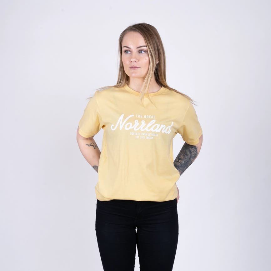 GREATNORRLANDTSHIRT-SOLBLEKTGUL1.webp